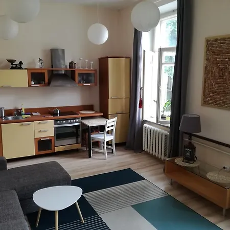 25 Hh Studio *